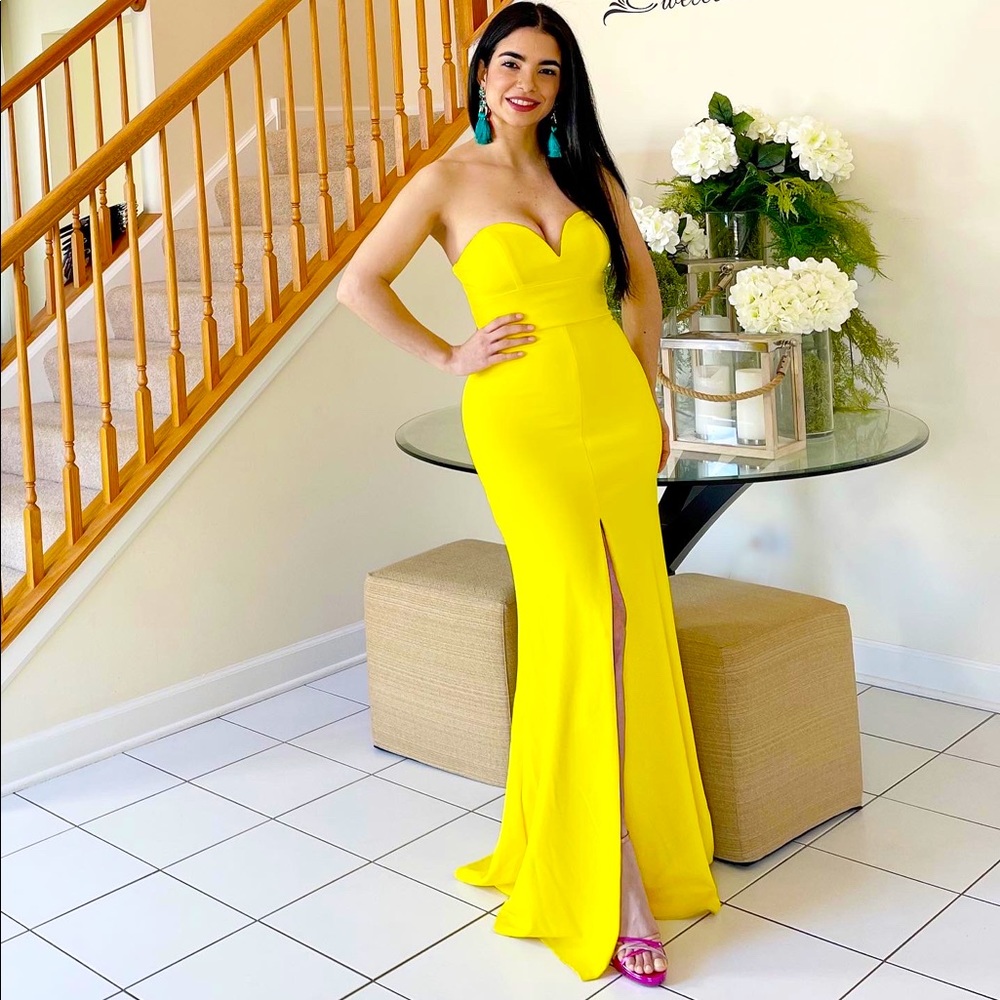 New
Perfect for weddings and prom 
Any questions do not hesitate to write me!